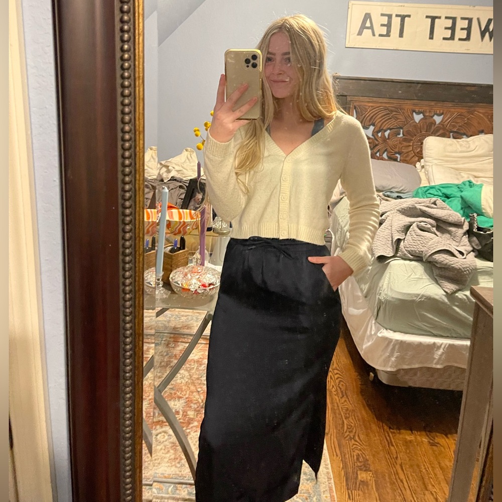 lululemon athletica navy satin like slit skirt with Elastic Waistband